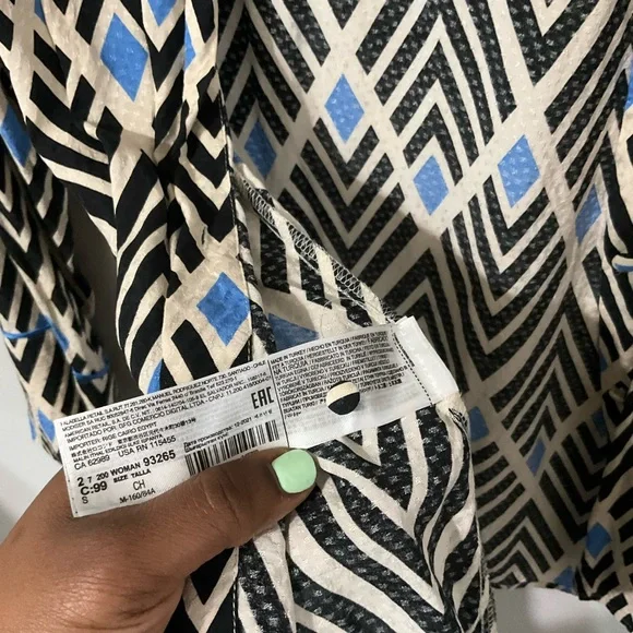 Geometric Patterned Blouse - Picture 3 of 7